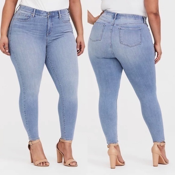 TORRID SKY HIGH SKINNY PREMIUM STRETCH MEDIUM WASH - Picture 5 of 5